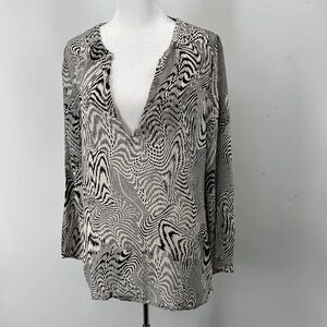Chicos Additions Women's Black and White Tunic Patterned Top